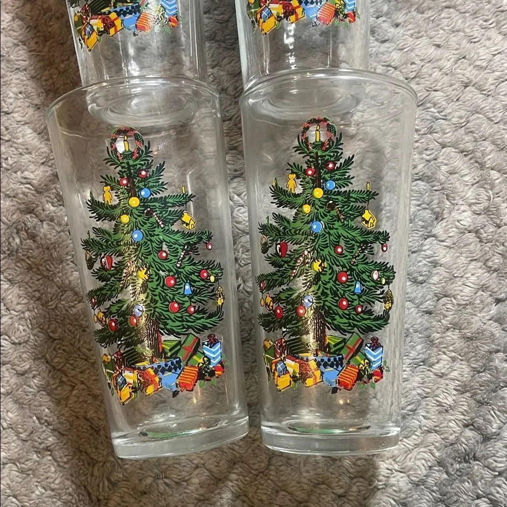 Set of 4 vintage Christmas Tree Glasses